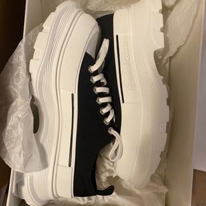 Alexander Mcqueen Tread Slick Boot Low